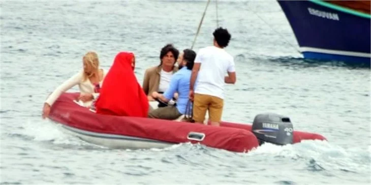 Çıplak ayaklı Hürrem Bodrum sokaklarında!..