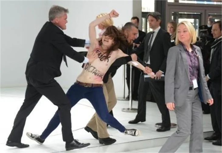 Fransa'da Femen'e karşı Hommen