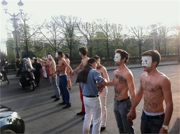 Fransa'da Femen'e karşı Hommen