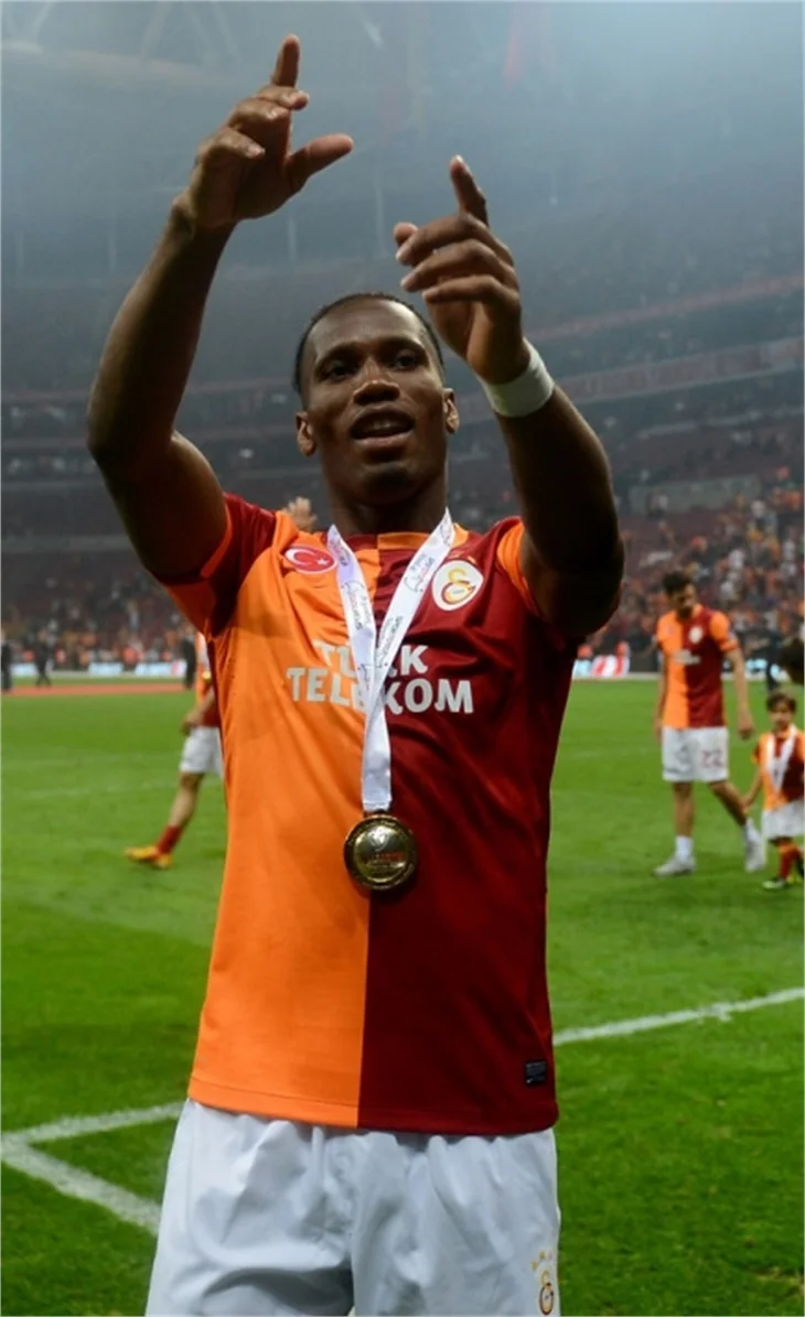 Aslan kupayı kaldırdı!
