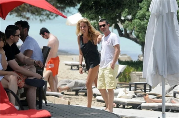 Burcu Esmersoy yeni sevgilisiyle el ele...