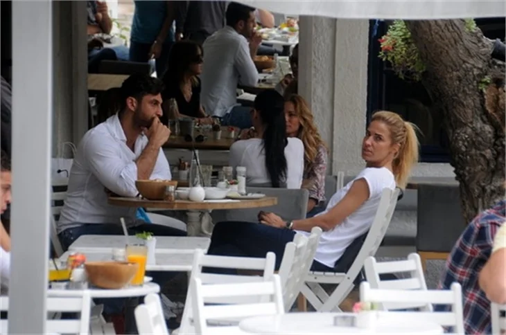 Burcu Esmersoy yeni sevgilisiyle el ele...