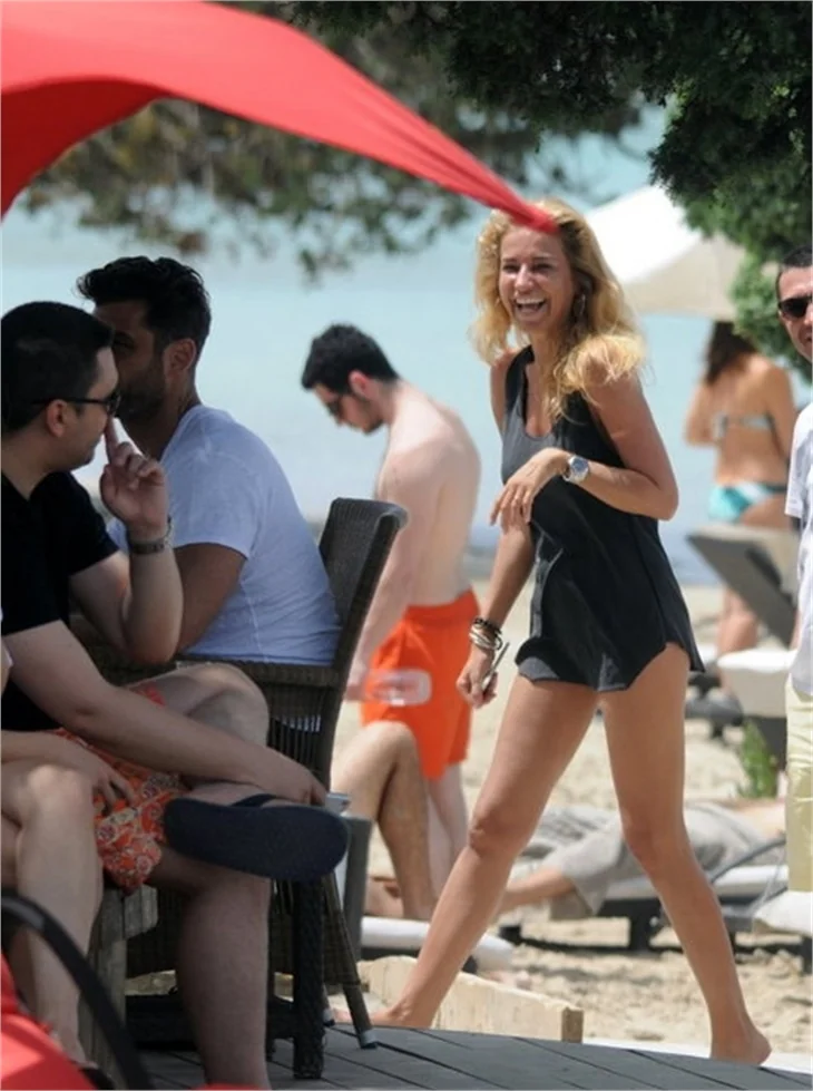 Burcu Esmersoy yeni sevgilisiyle el ele...