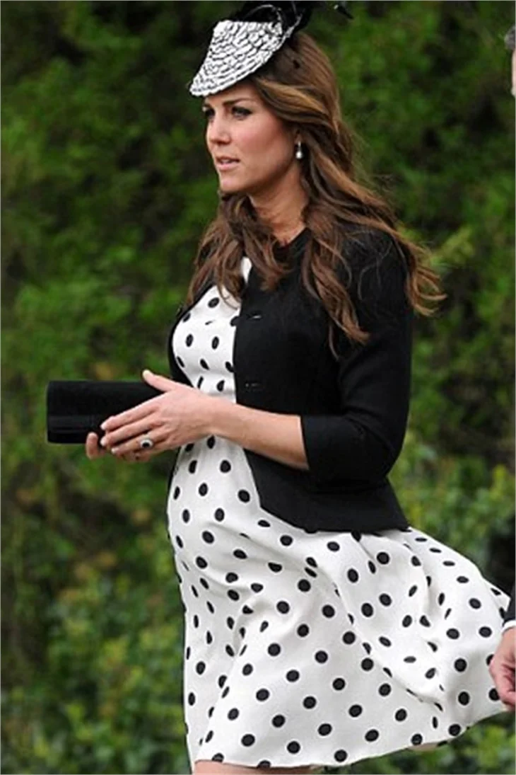 Cambridge Düşesi Kate Middleton'dan rüzgar frikiği!