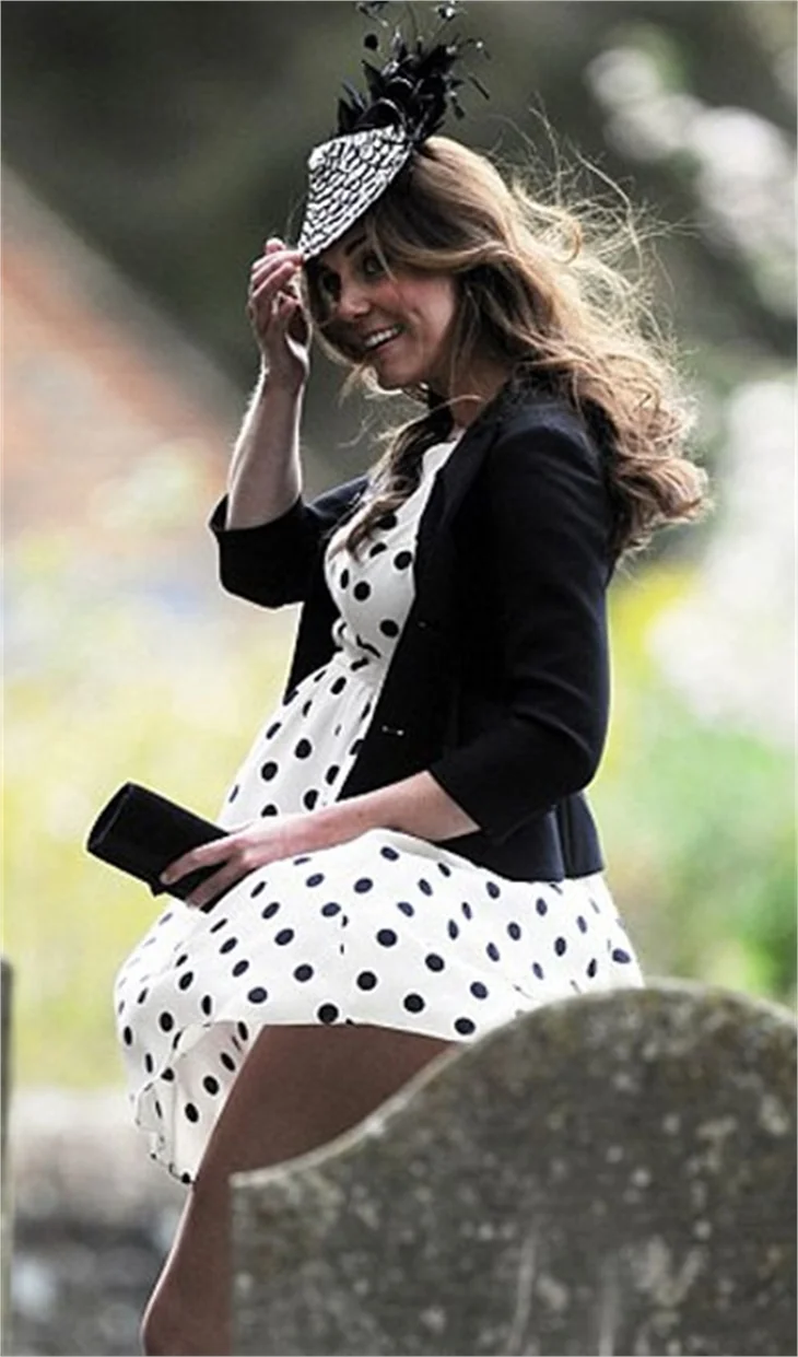 Cambridge Düşesi Kate Middleton'dan rüzgar frikiği!