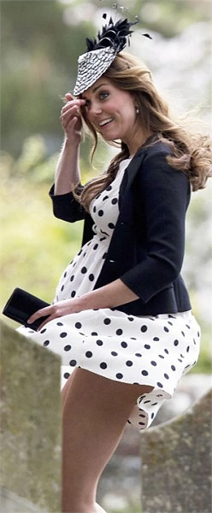 Cambridge Düşesi Kate Middleton'dan rüzgar frikiği!