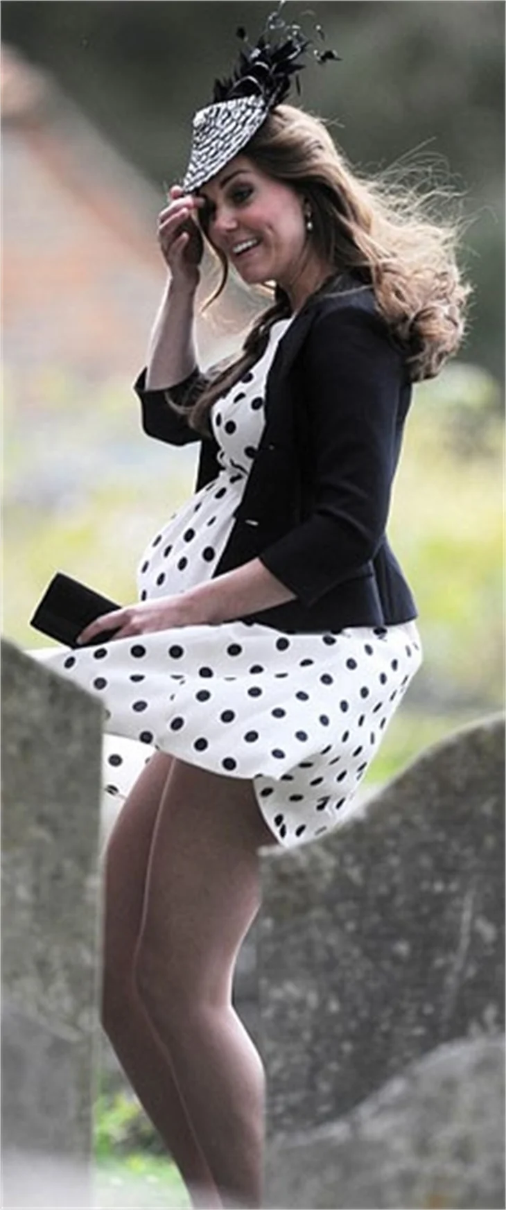Cambridge Düşesi Kate Middleton'dan rüzgar frikiği!