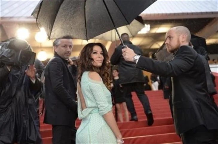 Eva Longoria'nın başına öyle bir şey geldi ki..