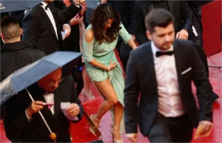 Eva Longoria'nın başına öyle bir şey geldi ki..