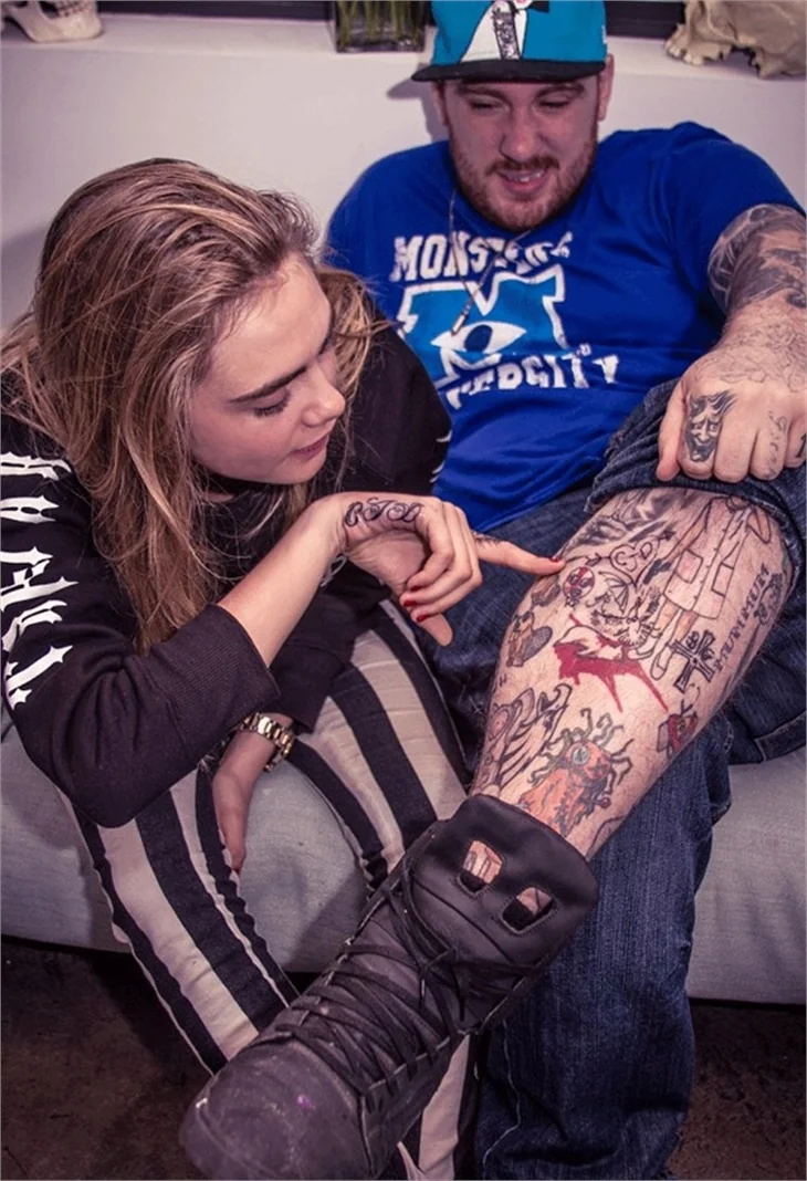 Cara Delevingne şimdide dövme bağımlısı oldu!