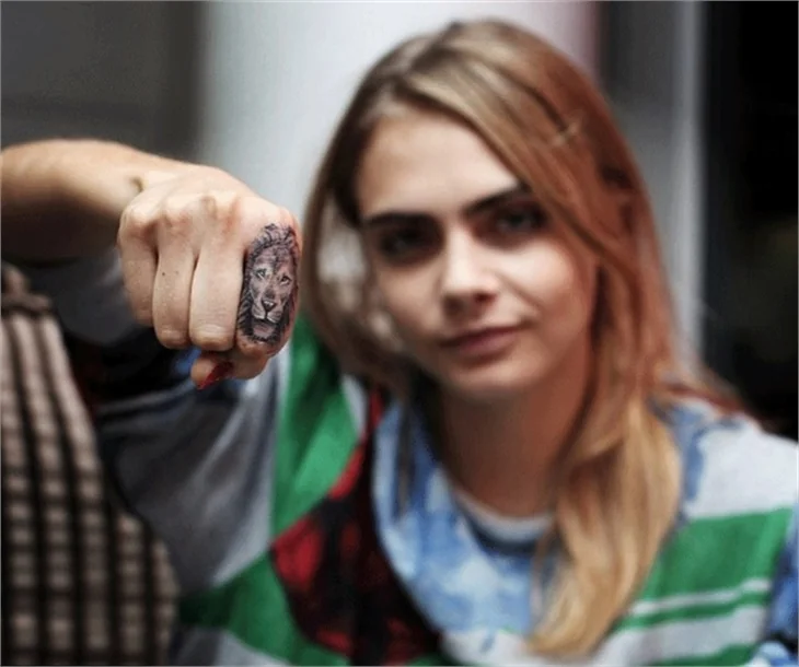 Cara Delevingne şimdide dövme bağımlısı oldu!