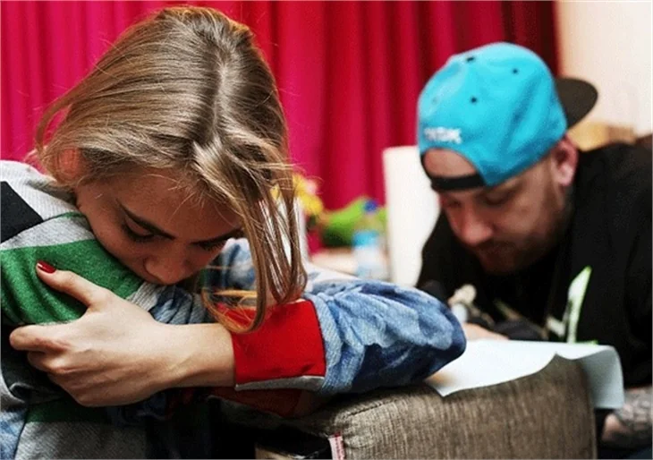 Cara Delevingne şimdide dövme bağımlısı oldu!