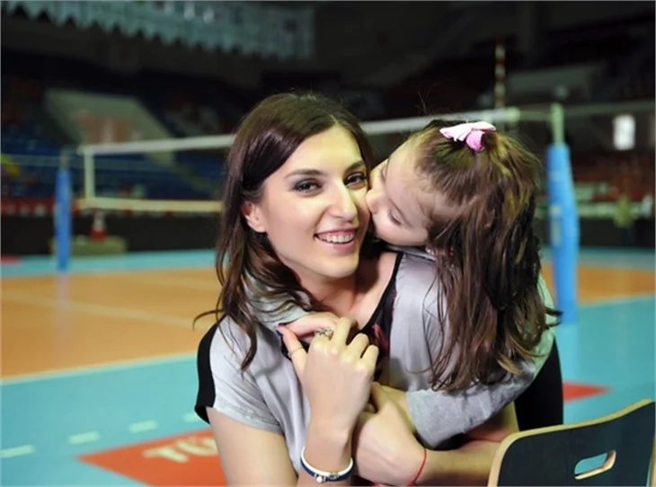 Voleybolcu Neslihan Demir ile oyuncu Kamil Güler yakınlaşması!