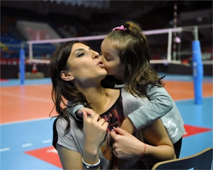 Voleybolcu Neslihan Demir ile oyuncu Kamil Güler yakınlaşması!