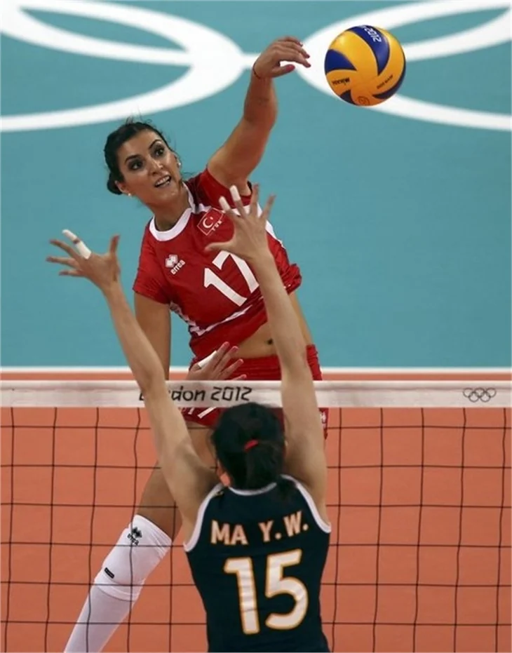 Voleybolcu Neslihan Demir ile oyuncu Kamil Güler yakınlaşması!