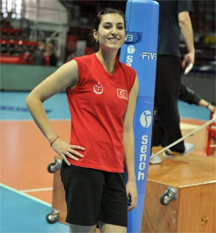 Voleybolcu Neslihan Demir ile oyuncu Kamil Güler yakınlaşması!