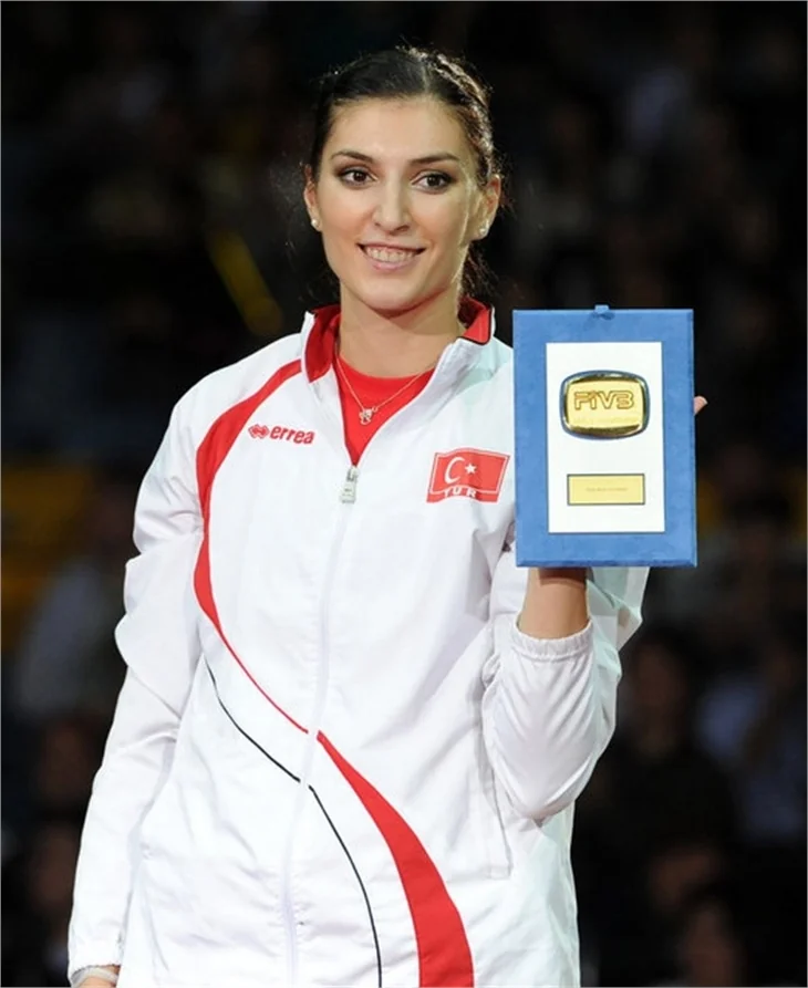 Voleybolcu Neslihan Demir ile oyuncu Kamil Güler yakınlaşması!