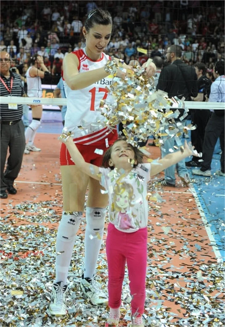 Voleybolcu Neslihan Demir ile oyuncu Kamil Güler yakınlaşması!