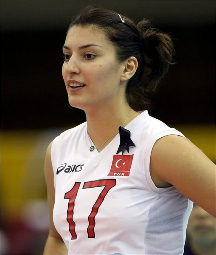 Voleybolcu Neslihan Demir ile oyuncu Kamil Güler yakınlaşması!