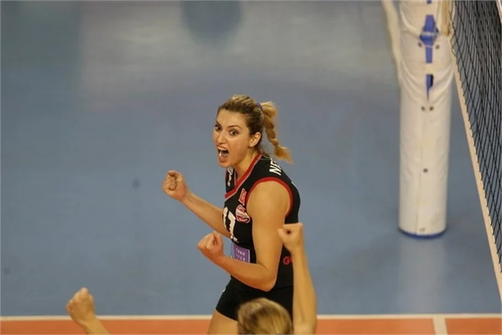 Voleybolcu Neslihan Demir ile oyuncu Kamil Güler yakınlaşması!