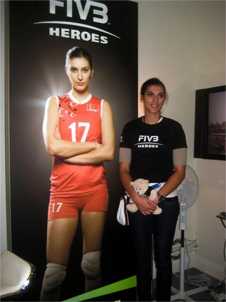 Voleybolcu Neslihan Demir ile oyuncu Kamil Güler yakınlaşması!