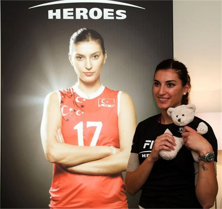 Voleybolcu Neslihan Demir ile oyuncu Kamil Güler yakınlaşması!
