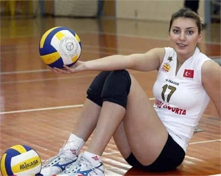 Voleybolcu Neslihan Demir ile oyuncu Kamil Güler yakınlaşması!