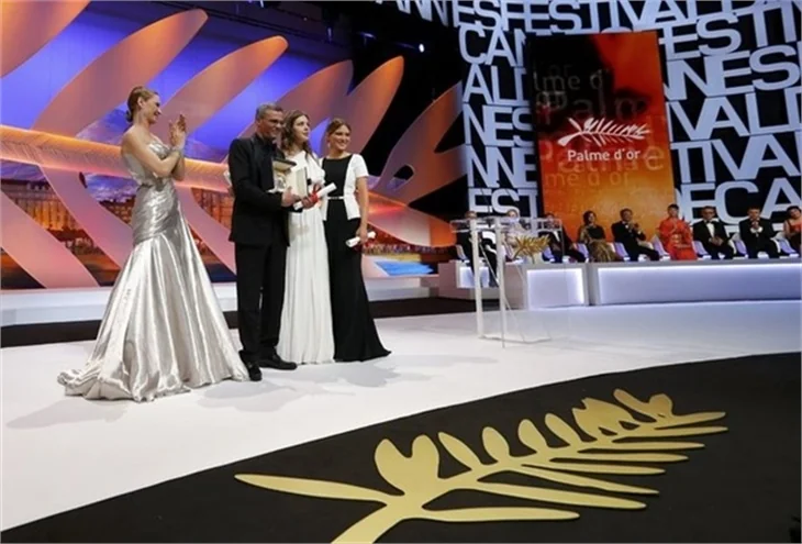 Cannes'da yine iç çamaşırı krizi