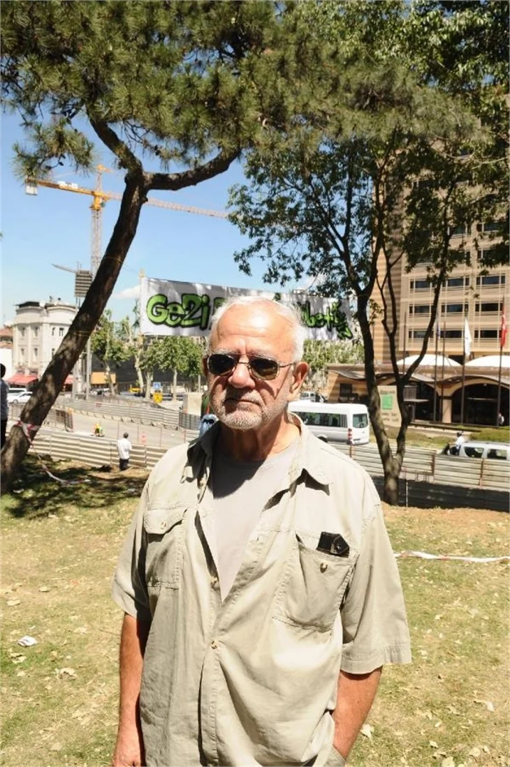 Taksim Gezi Parkı'nda eylemcilere biber gazı