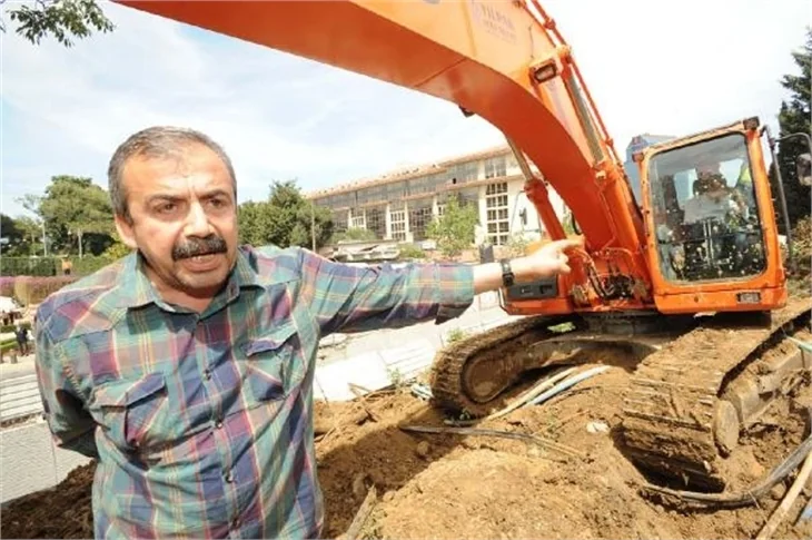 Taksim Gezi Parkı'nda eylemcilere biber gazı