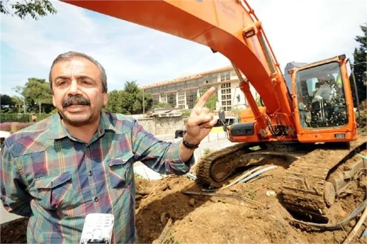 Taksim Gezi Parkı'nda eylemcilere biber gazı