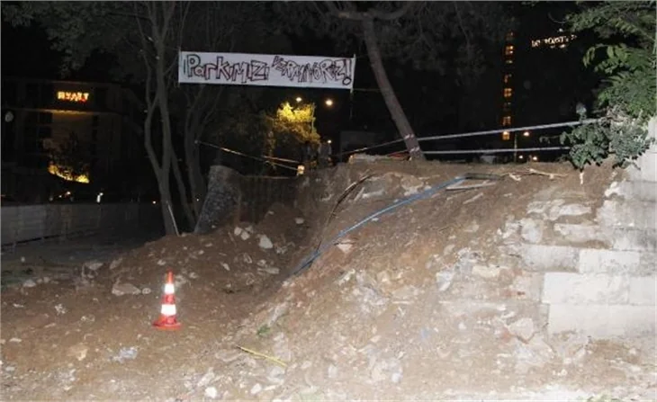Taksim Gezi Parkı'nda eylemcilere biber gazı