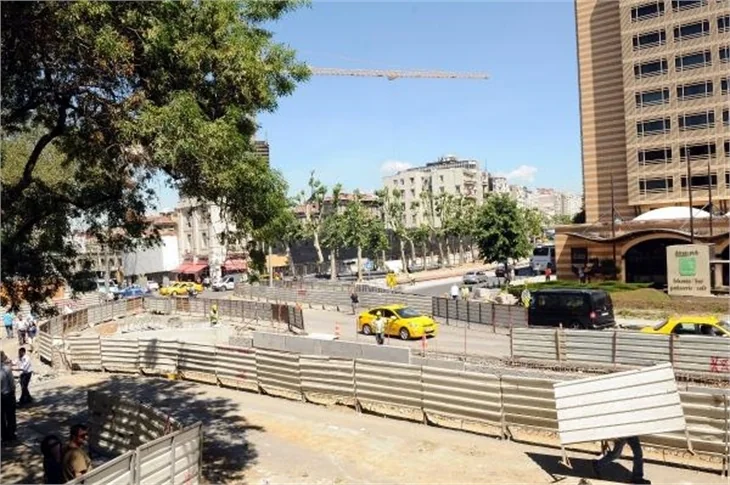Taksim Gezi Parkı'nda eylemcilere biber gazı