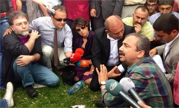 Taksim Gezi Parkı'nda eylemcilere biber gazı