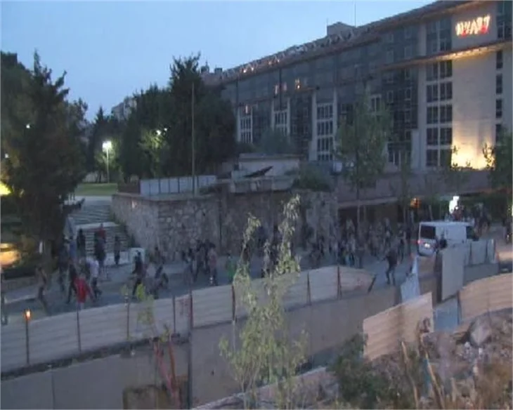Taksim Gezi Parkı'na "Şafak Baskını!.."