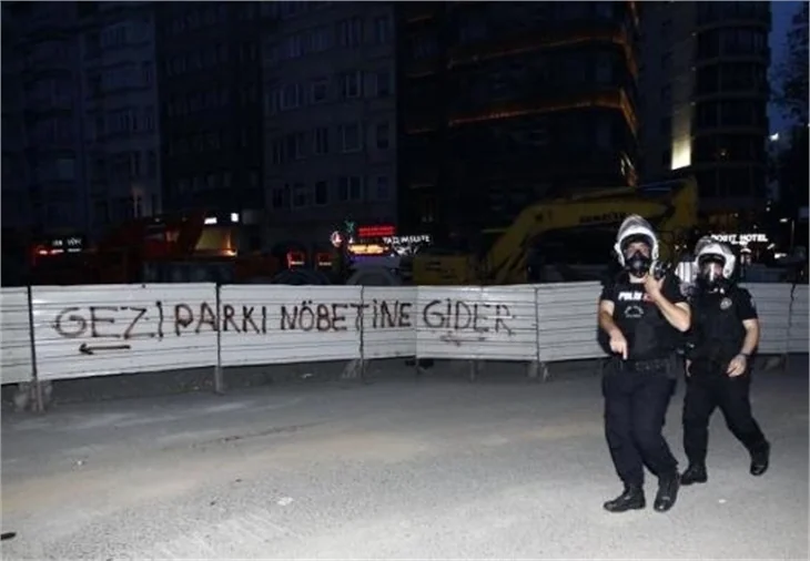 Taksim Gezi Parkı'na "Şafak Baskını!.."