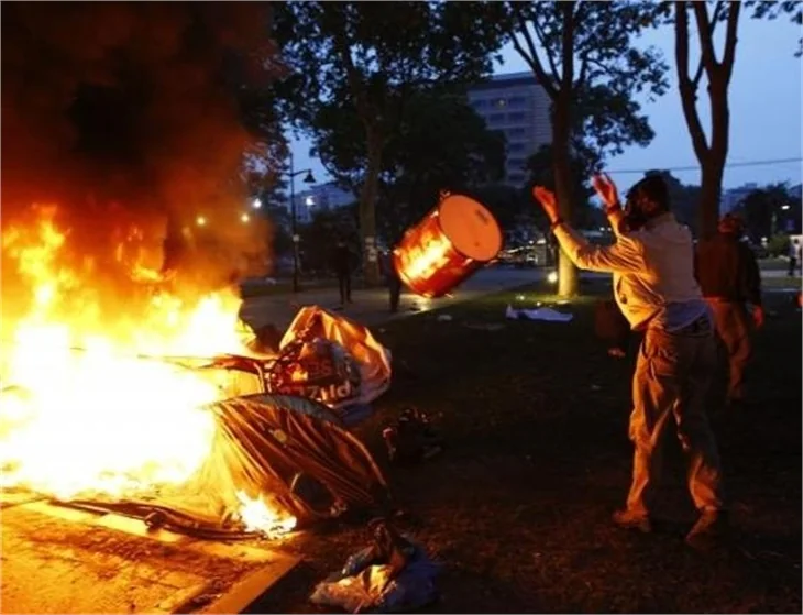 Taksim Gezi Parkı'na "Şafak Baskını!.."