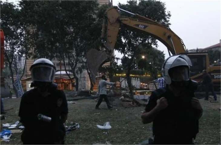 Taksim Gezi Parkı'na "Şafak Baskını!.."