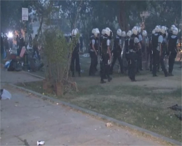 Taksim Gezi Parkı'na "Şafak Baskını!.."
