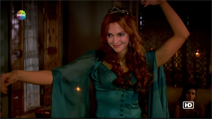 Meryem Uzerli komşuda banyo yapıyordu, zengin oldu!