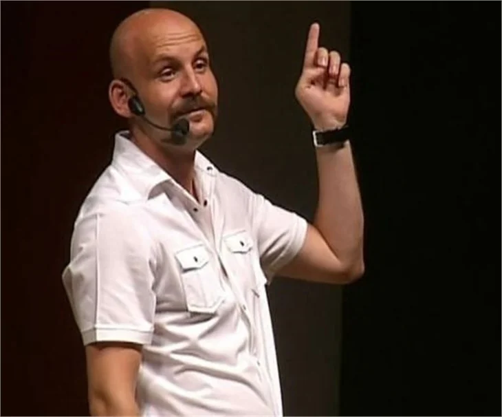 Seyirci protesto etti, Atalay Demirci sahneyi terk etti!