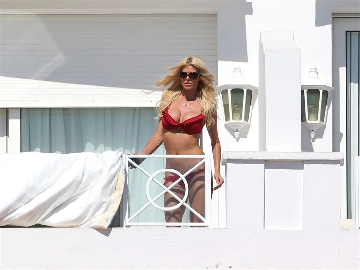 Victoria Silvstedt'ın balkon sefası!