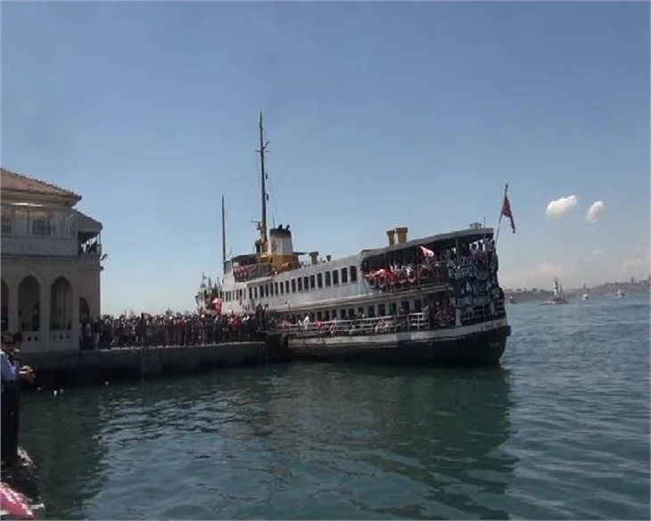 CHP'liler vapurla Beşiktaş'a, sonra Taksim'e!