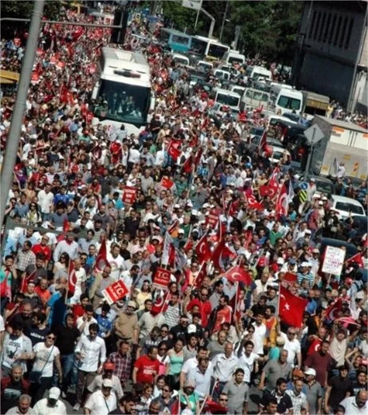 Kemal Kılıçdaroğlu Taksim'de!