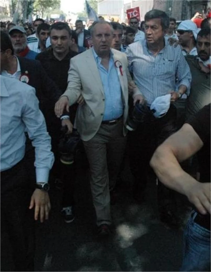 Kemal Kılıçdaroğlu Taksim'de!
