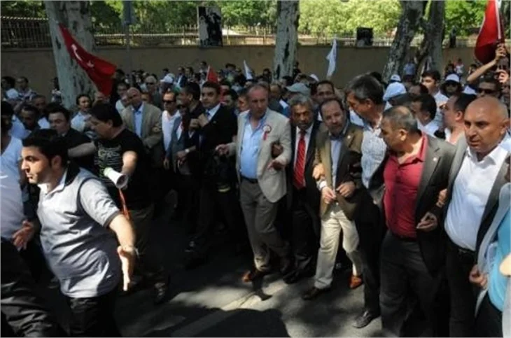 Kemal Kılıçdaroğlu Taksim'de!