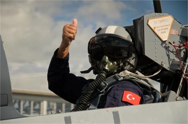 Ahu Aysal: Zaman zaman erkeğin canı genç ten istiyor!