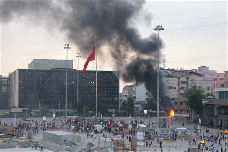Taksim Meydanı'ndaki bekleyiş sabah devam etti!