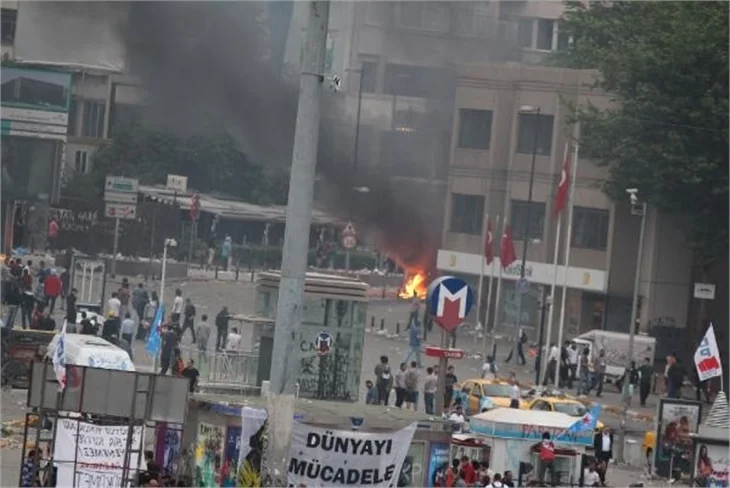 Taksim Meydanı'ndaki bekleyiş sabah devam etti!