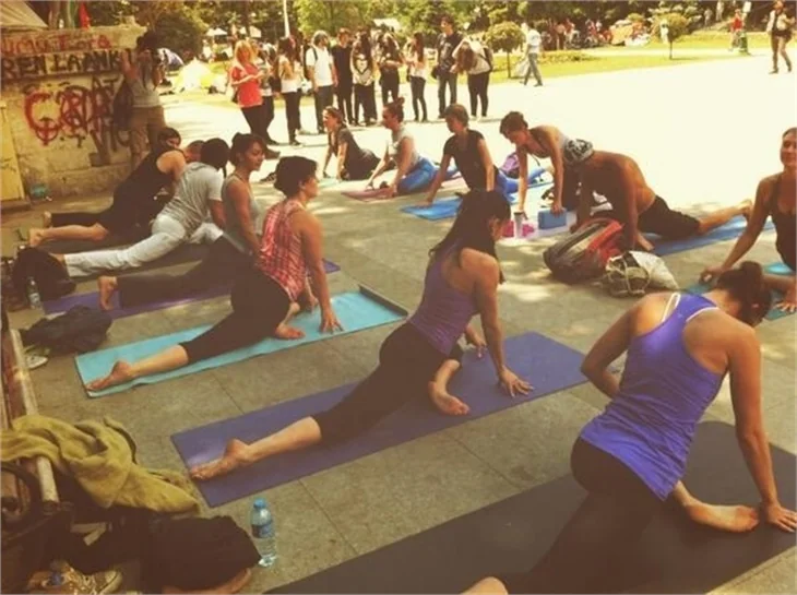 Gezi Parkı'nda yoga yaptılar!